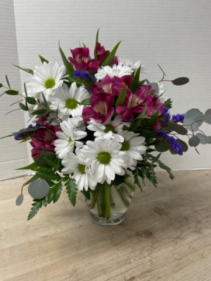 Delightful Daisies Plus Arrangement