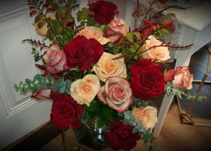 Deluxe 2 dozen mixed roses  