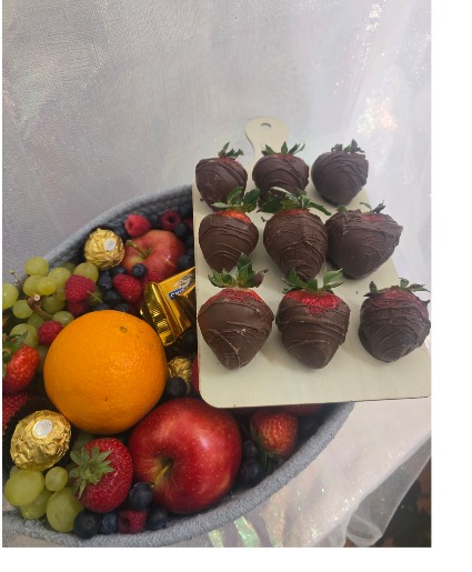 Deluxe Fruit & Chocolate Basket Gift Basket 