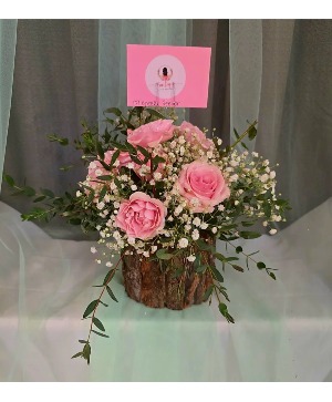 Deluxe tree pink roses Floral Arrangement
