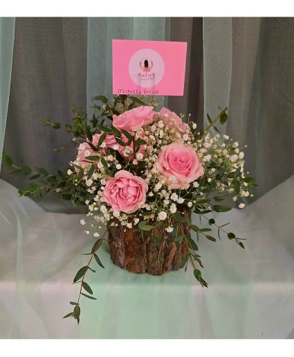 Deluxe tree pink roses Floral Arrangement
