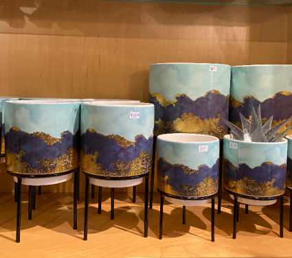 Deluxe Turqoise and Gold Quartz pots comes with stand in picture 