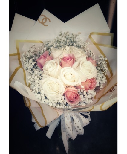 Designer Ramo Bouchon  Roses 