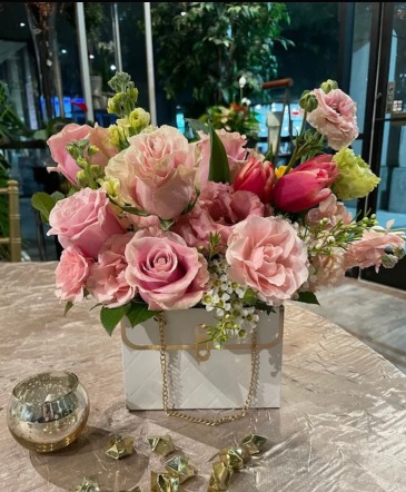 Blushing Beauty Purse Purse Arrangement in College Park, GA | WILLIS FLOWERS