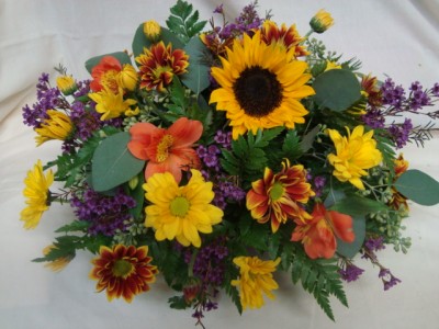 Autumn Centerpiece! (F)  arrangement with bright seasonal flowers for Thanksgiving or any day!!