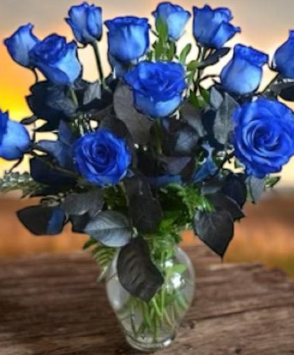 Ecuadorian Dozen blue roses in a vase Vase arrangement
