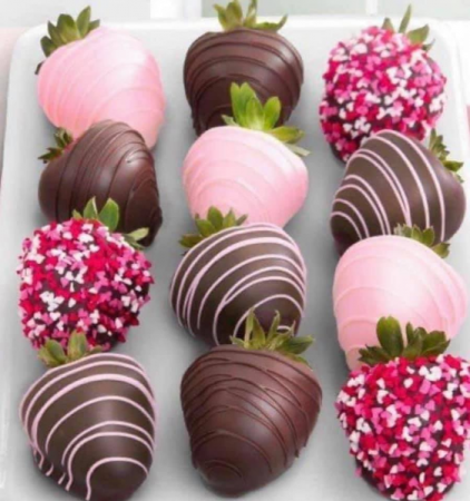 DOZEN BOXED STRAWBERRIES 