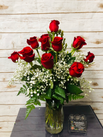 Dozen rose arrangement 