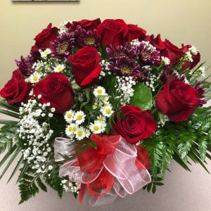 DOZEN RED ROSES DELUXE PREMIUM VASE ARRANGMENT