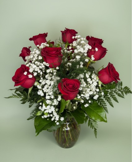 Dozen Roses W/ Baby's Breath 