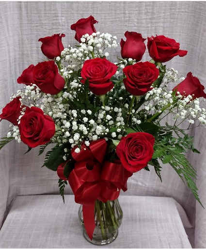 Dozen Roses With Babies Breath Vase Arrangement