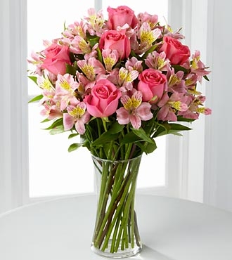 Dream Land Arrangement Roses and Alstromeria