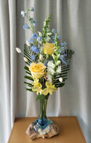 DRIFTWOOD AND GLASS DECOR FRESH ARRANGEMENT
