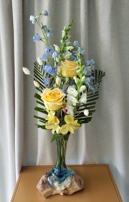 DRIFTWOOD AND GLASS DECOR FRESH ARRANGEMENT
