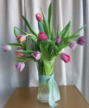 DUTCH TULIP SPECIAL FLOWER ARRANGEMENT in Hampstead, NC | Surf City Florist
