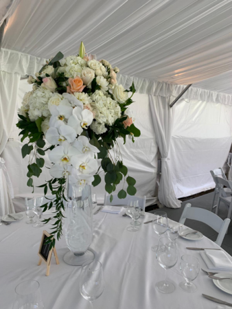 Elegant centrepiece  