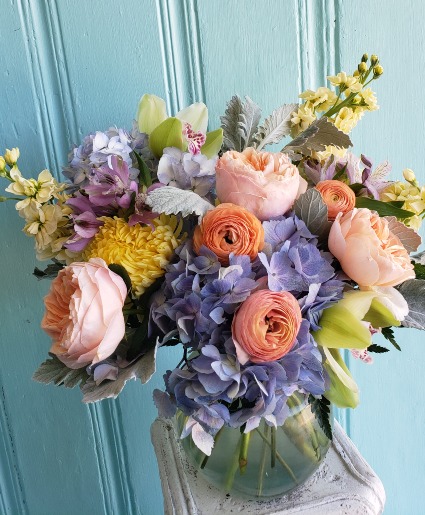 Elegant Pastels LUXURY FLOWER ARRANGEMENT