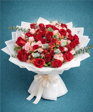 Elegant Red & Pink Bouquet roses