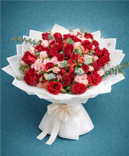 Elegant Red & Pink Bouquet roses