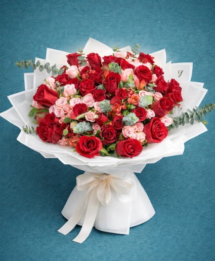 ELEGANT RED & PINK BOUQUET ROSES roses