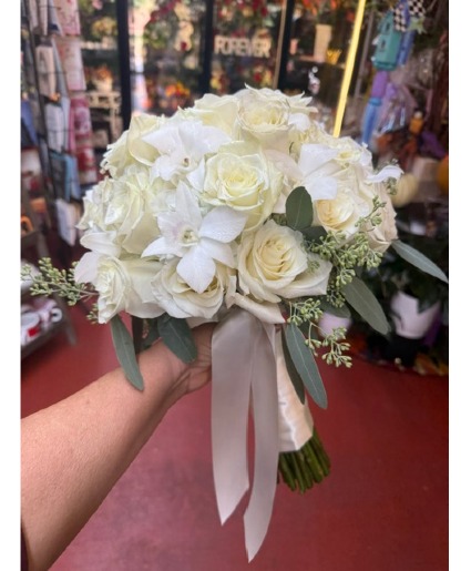 Elegant White Bridal Bouquet Wedding Florals