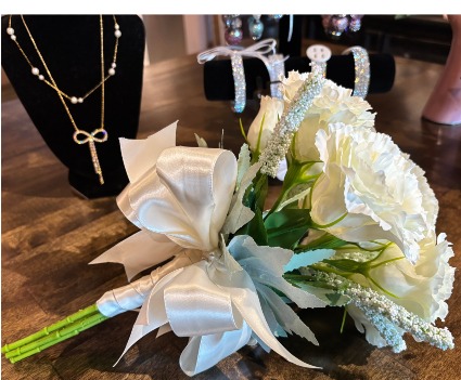 Elegant White Silk Bouquet 