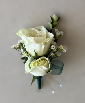 Emerald Beauty Boutonniere 