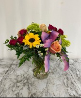 English Cottage Mixed flowers in vase