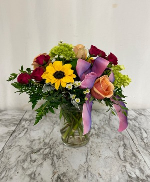 English Cottage Mixed flowers in vase