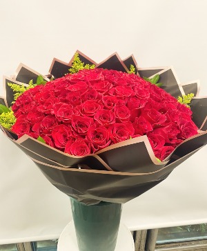 Eternal Love    100 roses  primium 50  roses   deluxe