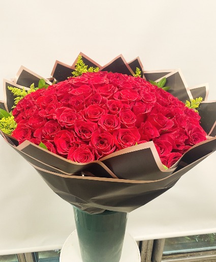 Eternal Love    100 roses  primium 50  roses   deluxe