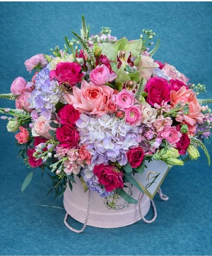 Euro Hatbox assorted flowers