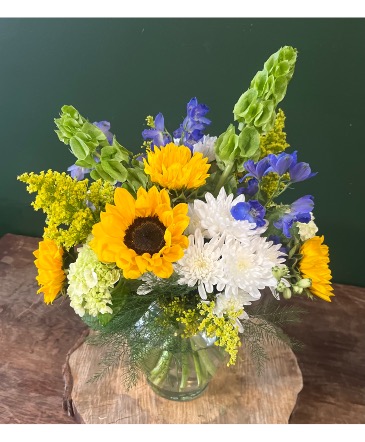 European Sunshine  Vase Arrangement  in Winchendon, MA | Ruschioni’s Flowers and Gifts