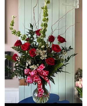 Exotic Red Dozen Roses 