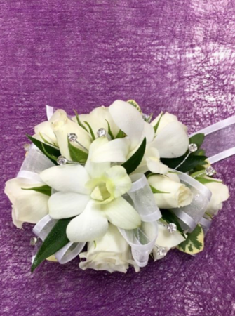 Exquisite White Corsage Corsage