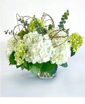 Wonderful  simple garden   Vase Bouquet