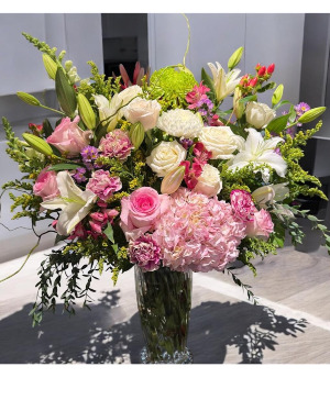 Finesse Garden Vase arrangement