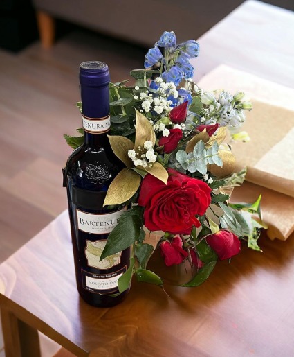 Fleur De Vine (Bartenura Blossom) red or white Wine w/ Flower Decor