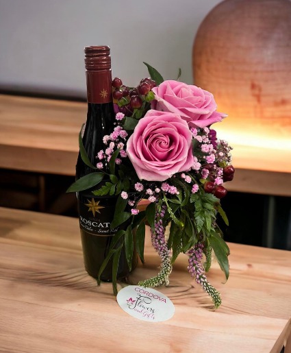 Fleur De Vine (Blooming Roscato) Wine w/ Flower Decor