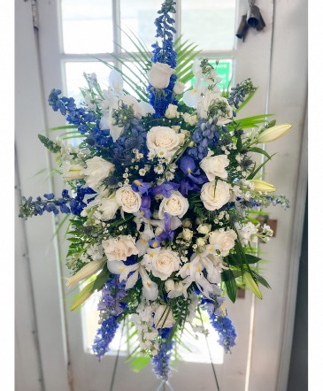 Flow Blue Standing Spray in Bay Saint Louis, MS | The French Potager