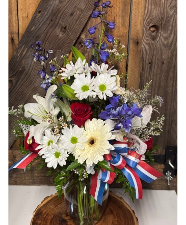 Freedom’s Floral Glory Flower Arrangement in Moncks Corner, SC | Mama and Me Flowershack