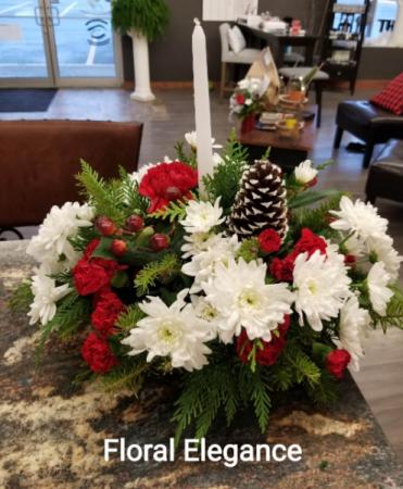 Fresh one candle centerpiece Xmas