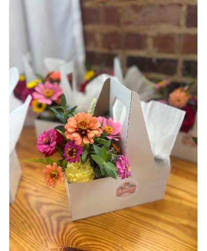 Friday Special (FRIDAY'S ONLY)  Mason Jar arrangement & Cupcake(s)