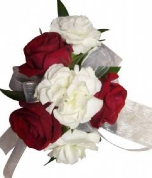 Modern Romance   C39-7 Corsage