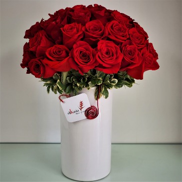 Fuego de Amor VD24-129 Flower Arrangement in San Juan, PR | ELIKONIA FLOWERS