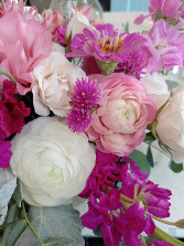 Full Valentine Combo Flowers, Chocolates, Pedals & Candle