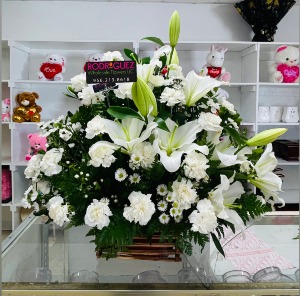 Funeral Basket: All White 