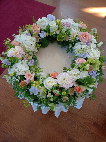 Funeral Wreath Designer's Choice in Glastonbury, CT | THE FLOWER DISTRICT