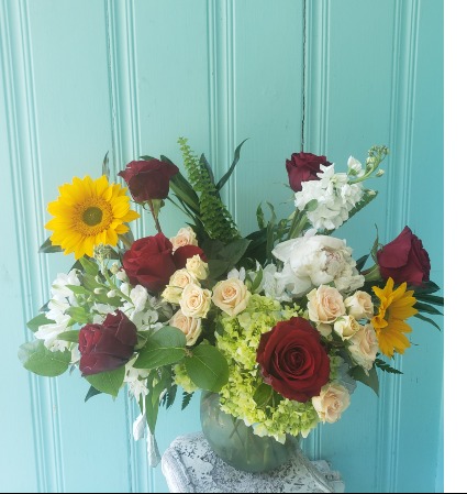 GARDEN PARTY FLOWER ARRANGEMENT