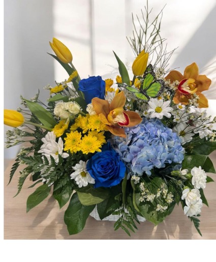 Garden Style Vase arrangement 